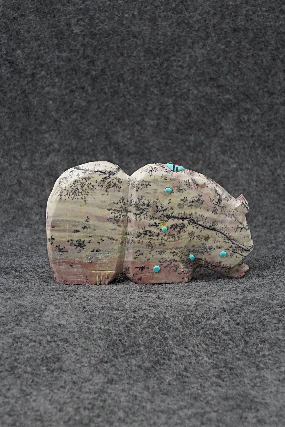 Bear Zuni Fetish Carving - Dannette Laate