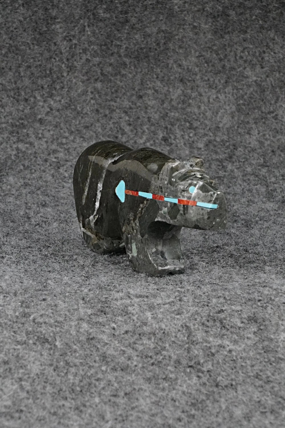 Bear Zuni Fetish Carving - Kenric Laiwakete