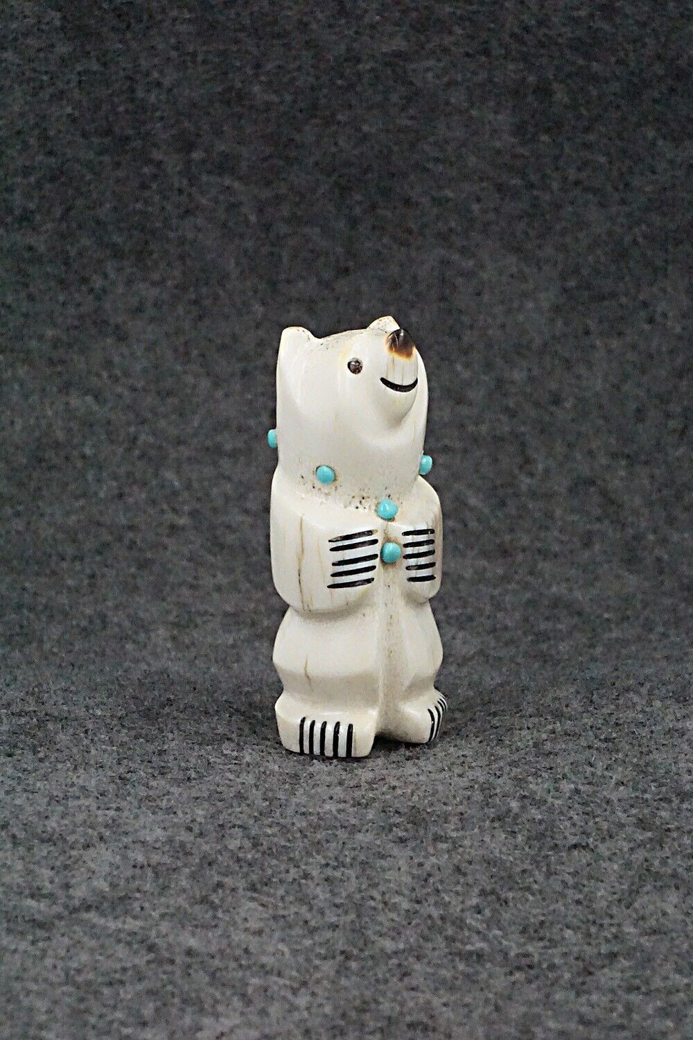 Bear Zuni Fetish Carving - Claudia Peina