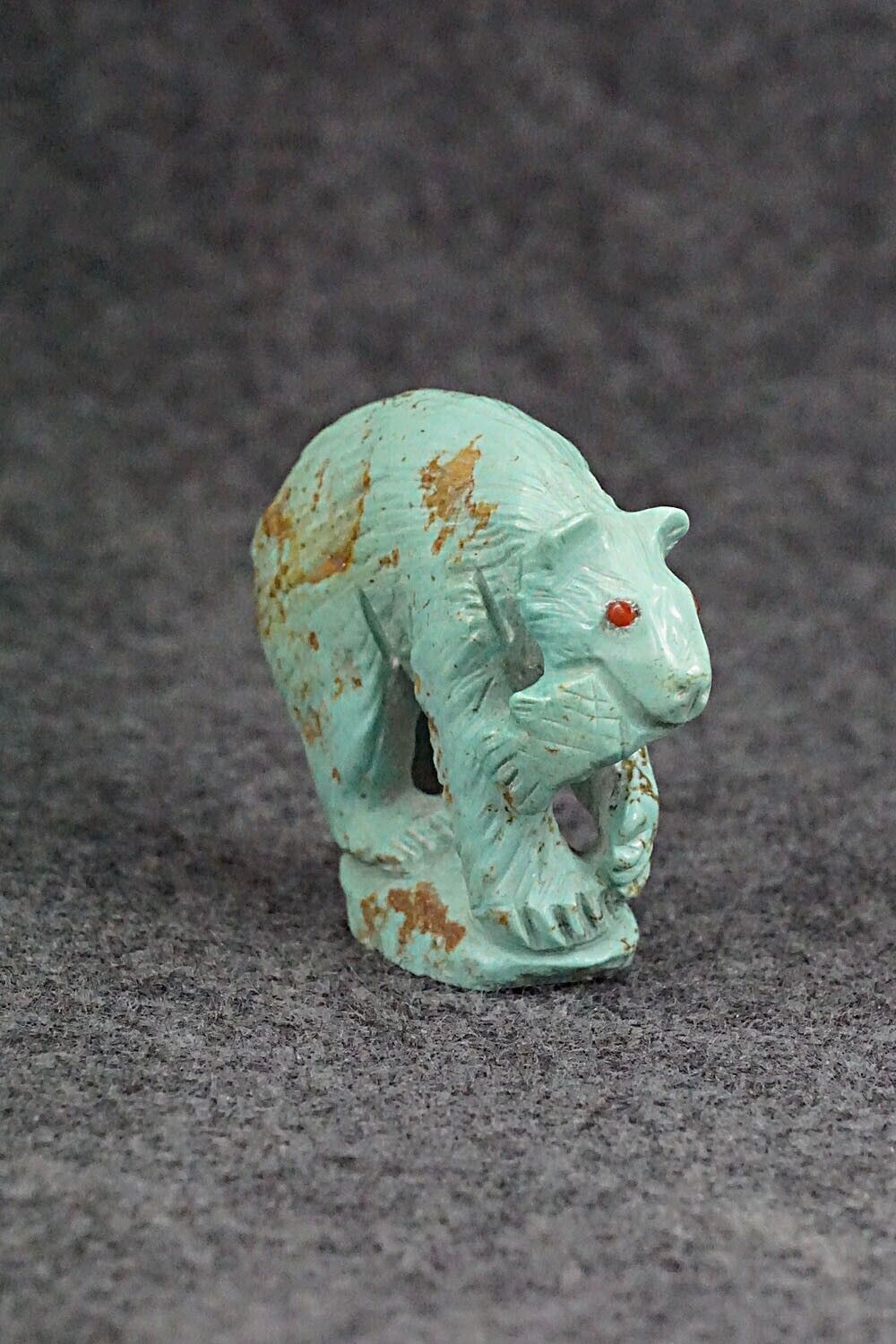 Bear with Fish Zuni Fetish - Derrick Kaamasee