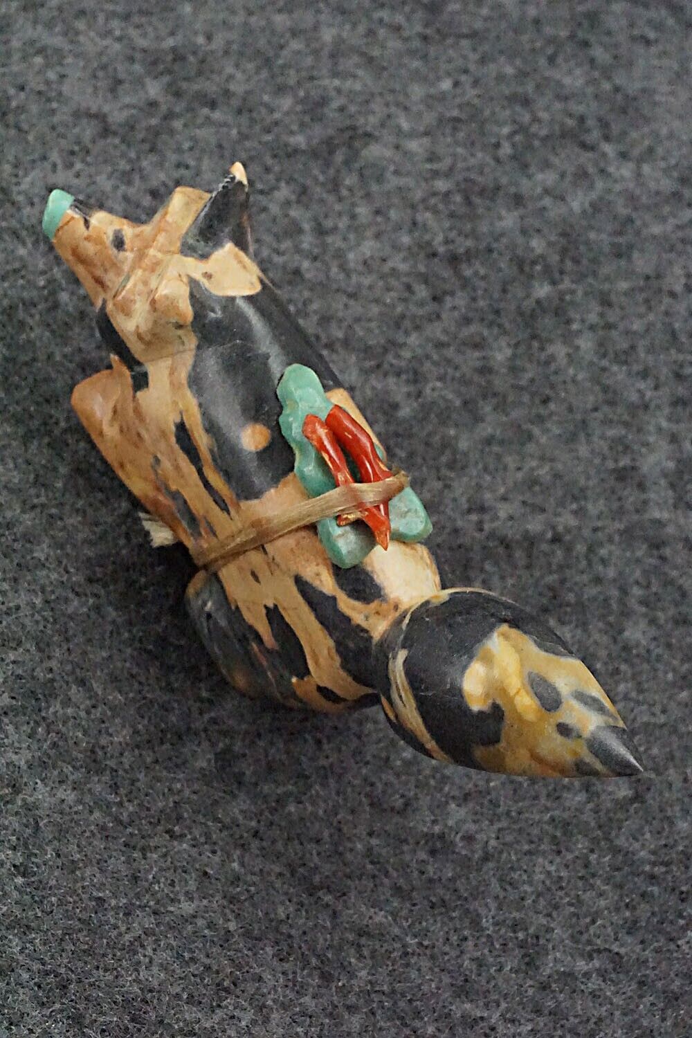 Wolf Zuni Fetish Carving - Enrike Leekya