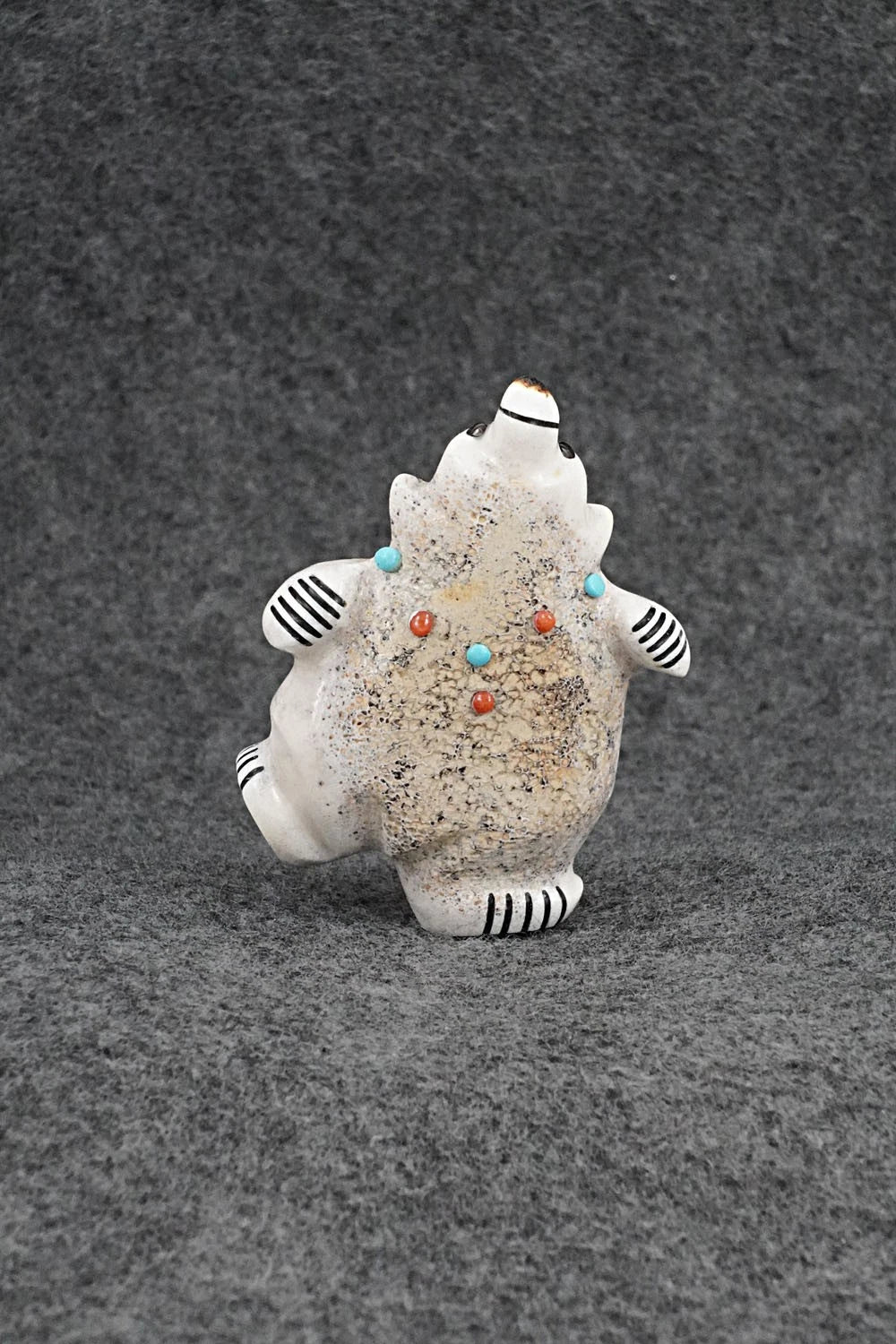 Bear Zuni Fetish Carving - Claudia Peina