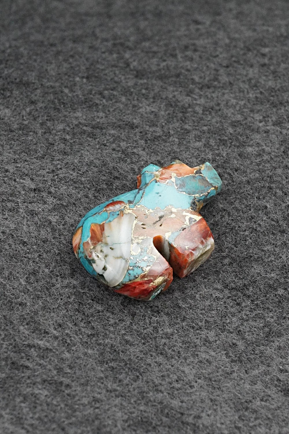 Bear Zuni Fetish Carving - Bernard Laiwekete