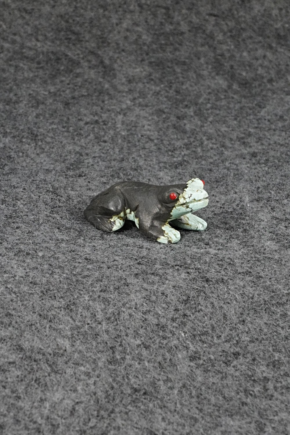 Frog Zuni Fetish Carving - Lance Cheama