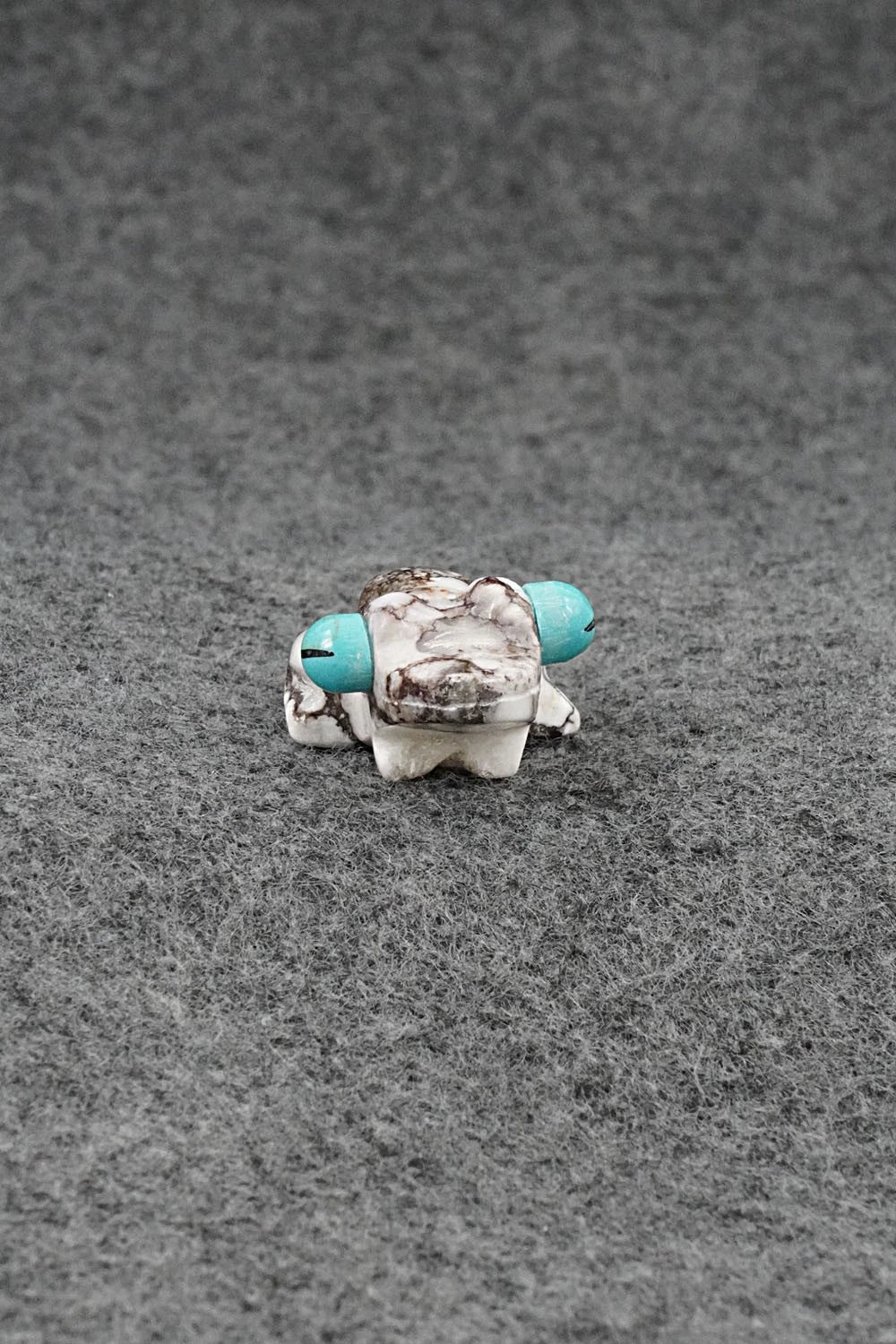 Frog Zuni Fetish Carving - Andres Lementino