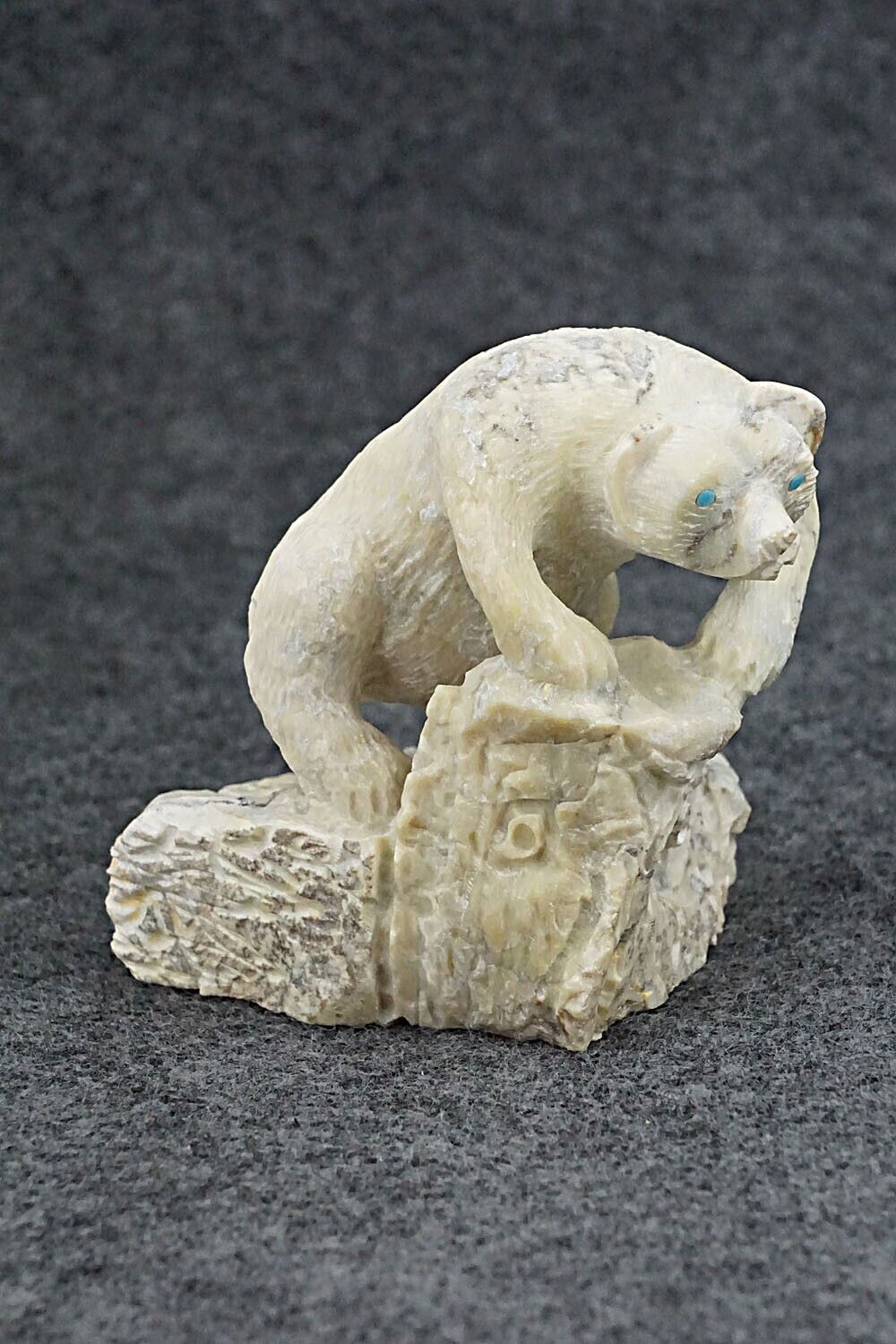 Bear Zuni Fetish Carving - Anthony Mecale