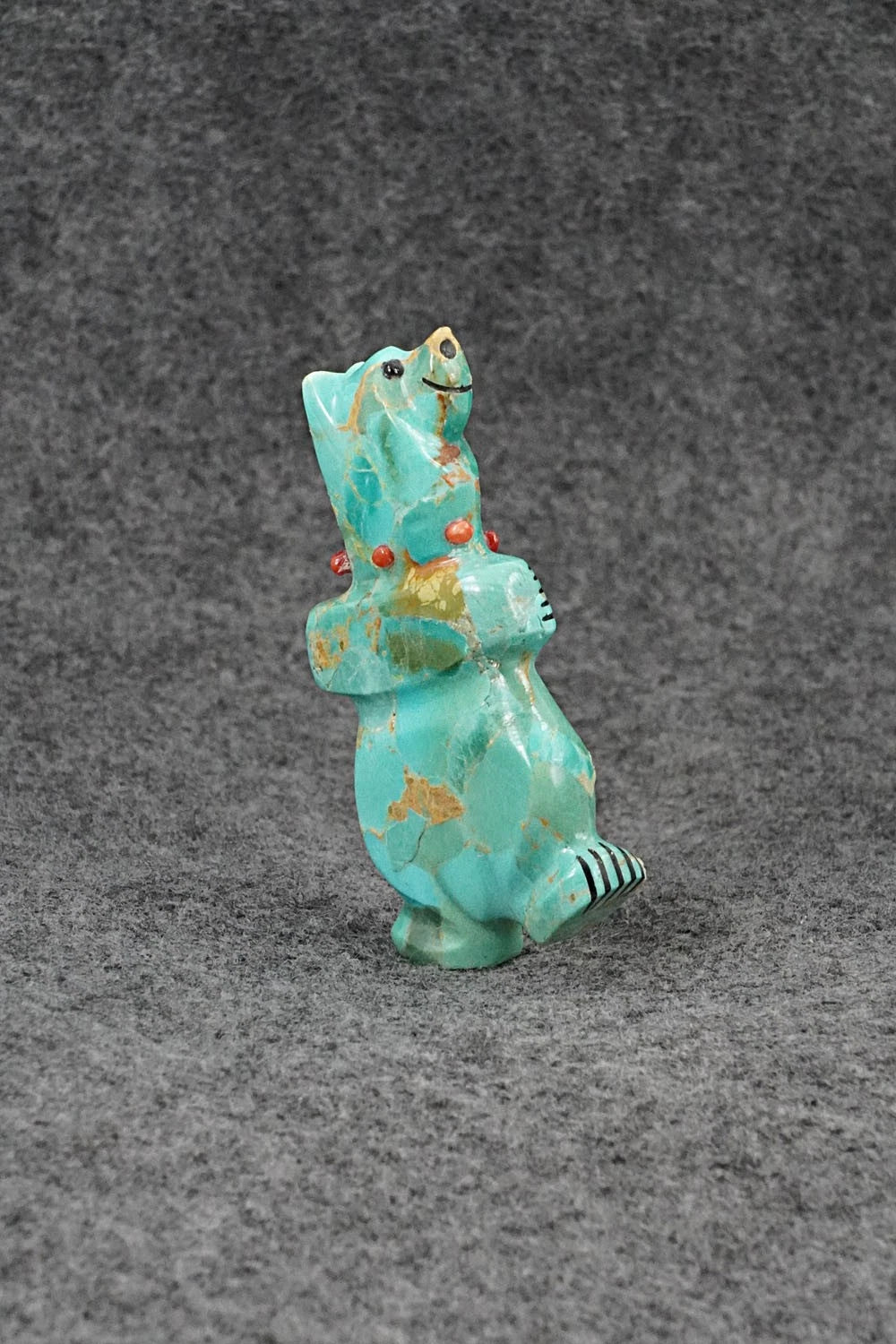 Bear Zuni Fetish Carving - Claudia Peina
