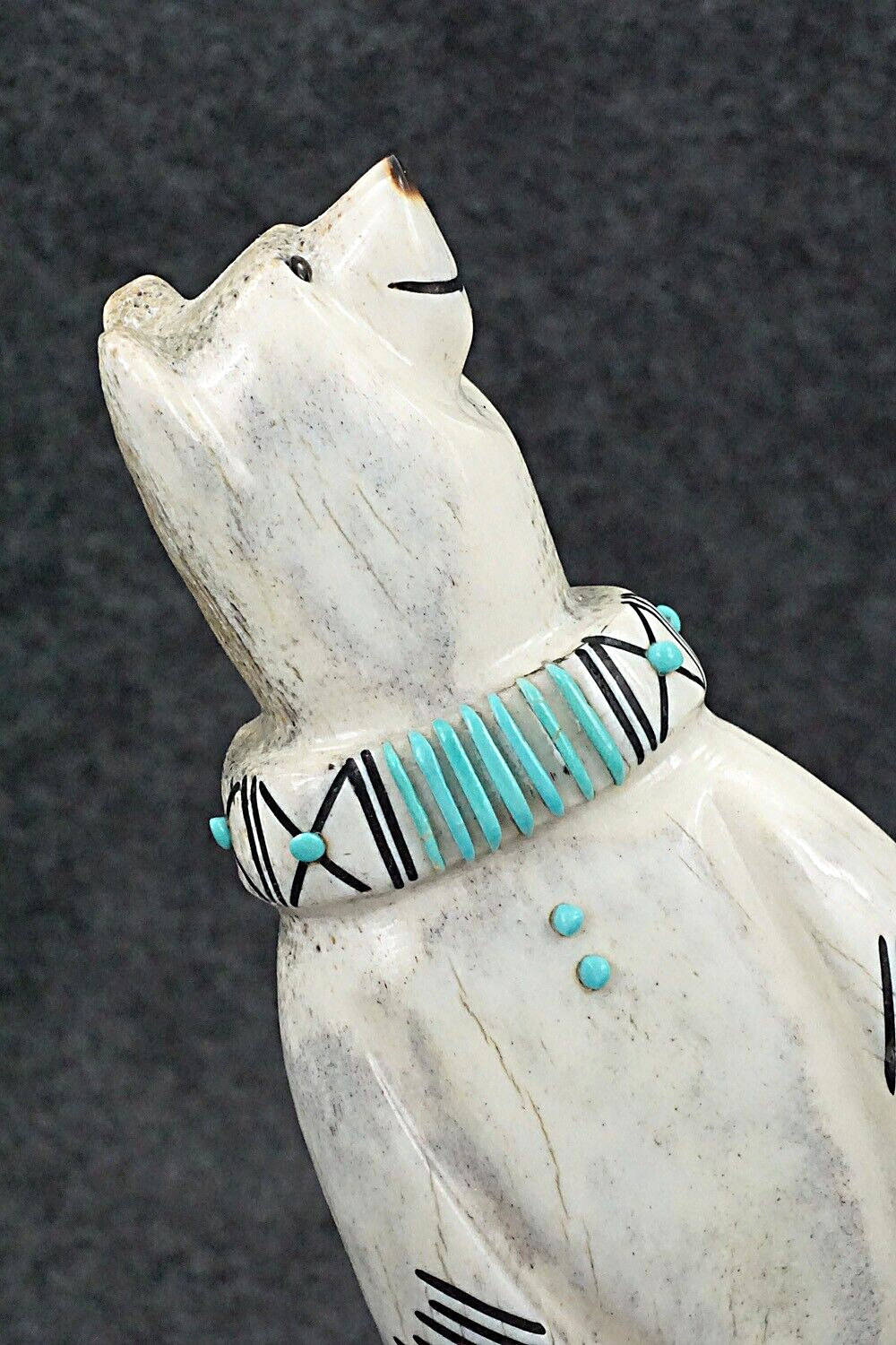 Bear Zuni Fetish Carving - Claudia Peina