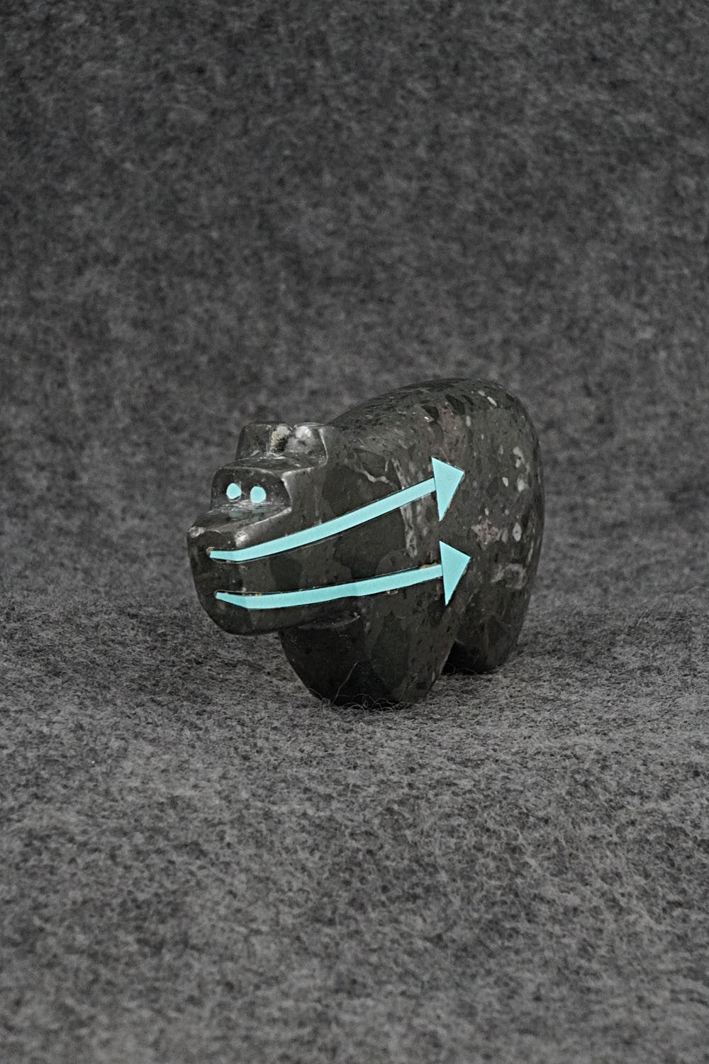 Bear Zuni Fetish Carving - Bernard Laiwakete