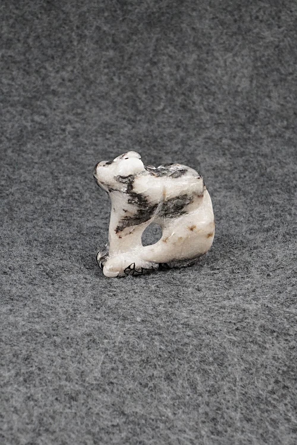 Bear Zuni Fetish Carving - Rick Kallestewa