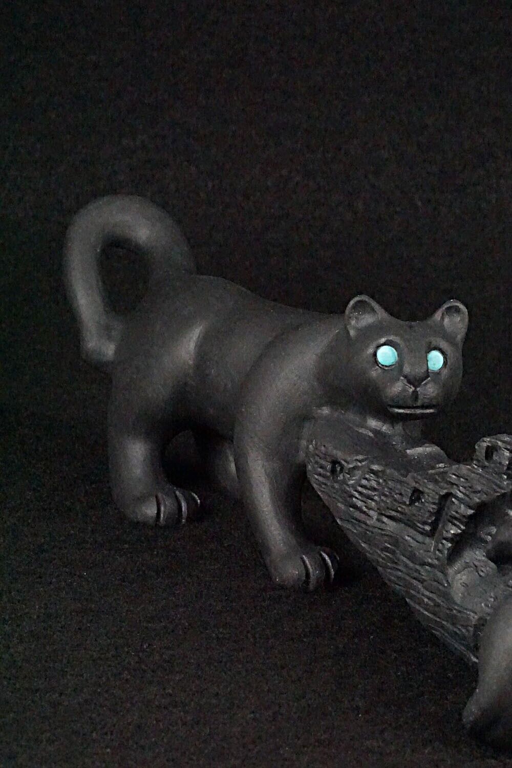 Mountain Lion Zuni Fetish Carving - Albert Eustace Sr.