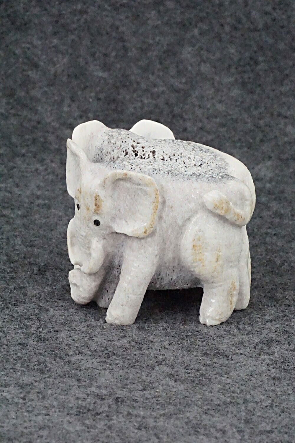 Elephants Zuni Fetish Carving - Maxx Laate