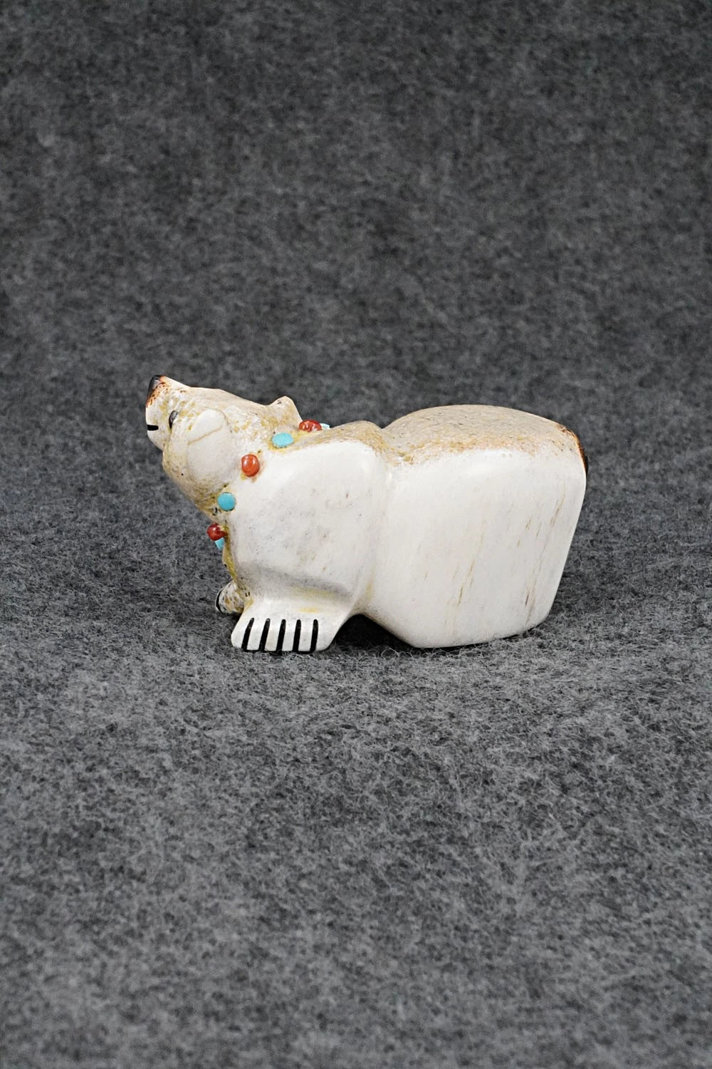 Bear Zuni Fetish Carving - Claudia Peina
