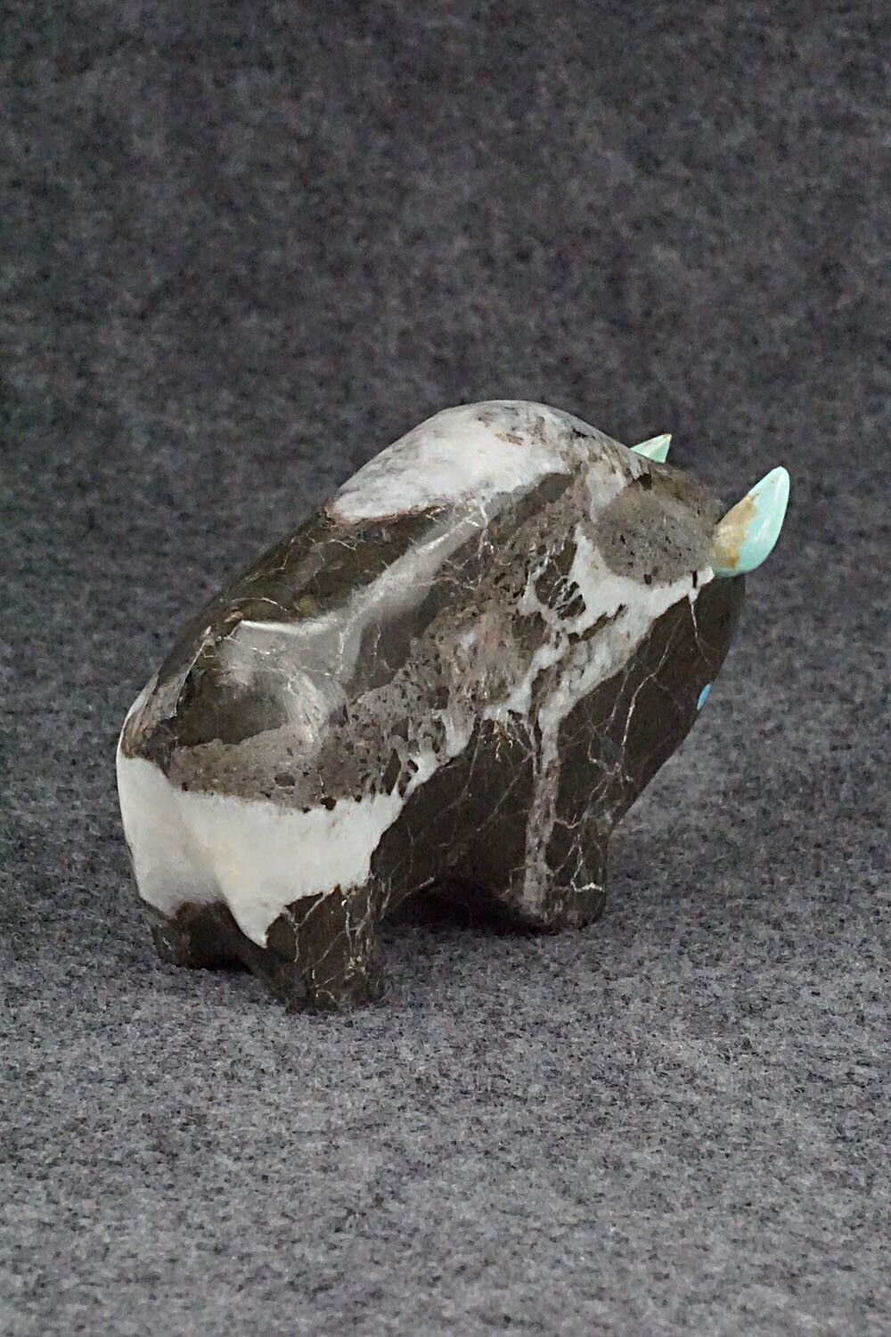 Buffalo Zuni Fetish Carving - Lynn Quam