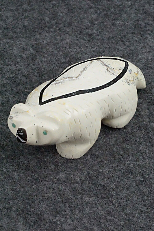 Badger Zuni Fetish Carving - Enrike Leekya