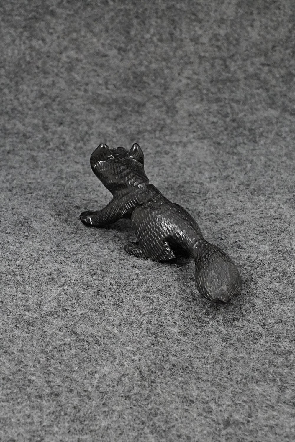 Wolf Zuni Fetish Carving - Lance Cheama