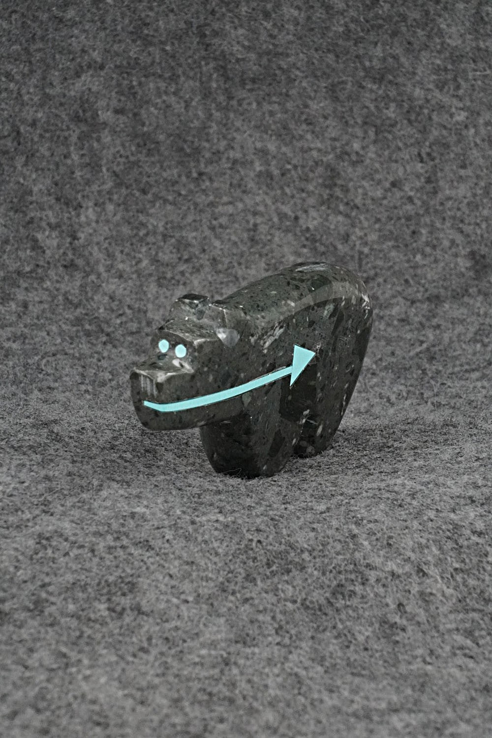 Bear Zuni Fetish Carving - Bernard Laiwakete