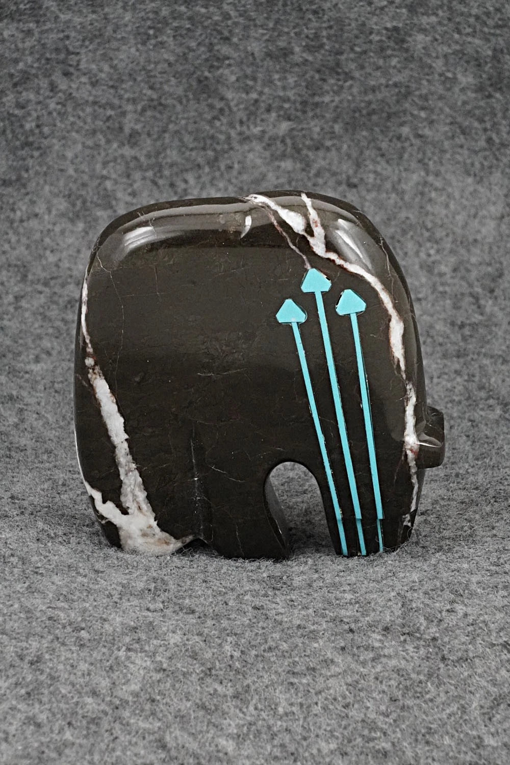 Bear Zuni Fetish Carving - Kenric Laiwakete