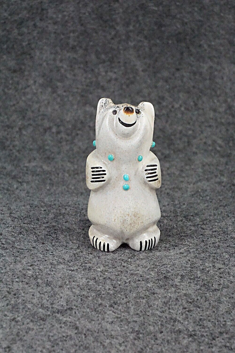 Bear Zuni Fetish Carving - Claudia Peina