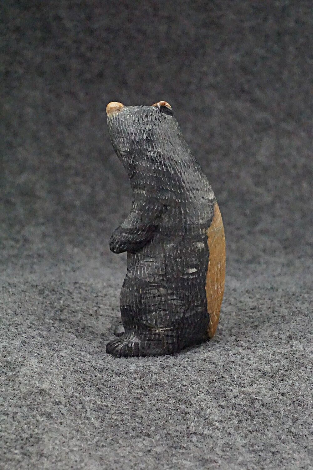 Bear Zuni Fetish Carving - Lance Cheama