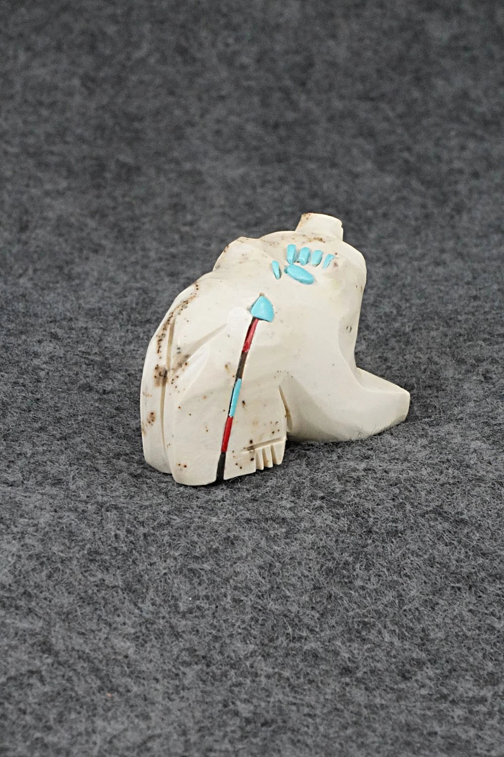 Bear Zuni Fetish Carving - Dannette Laate
