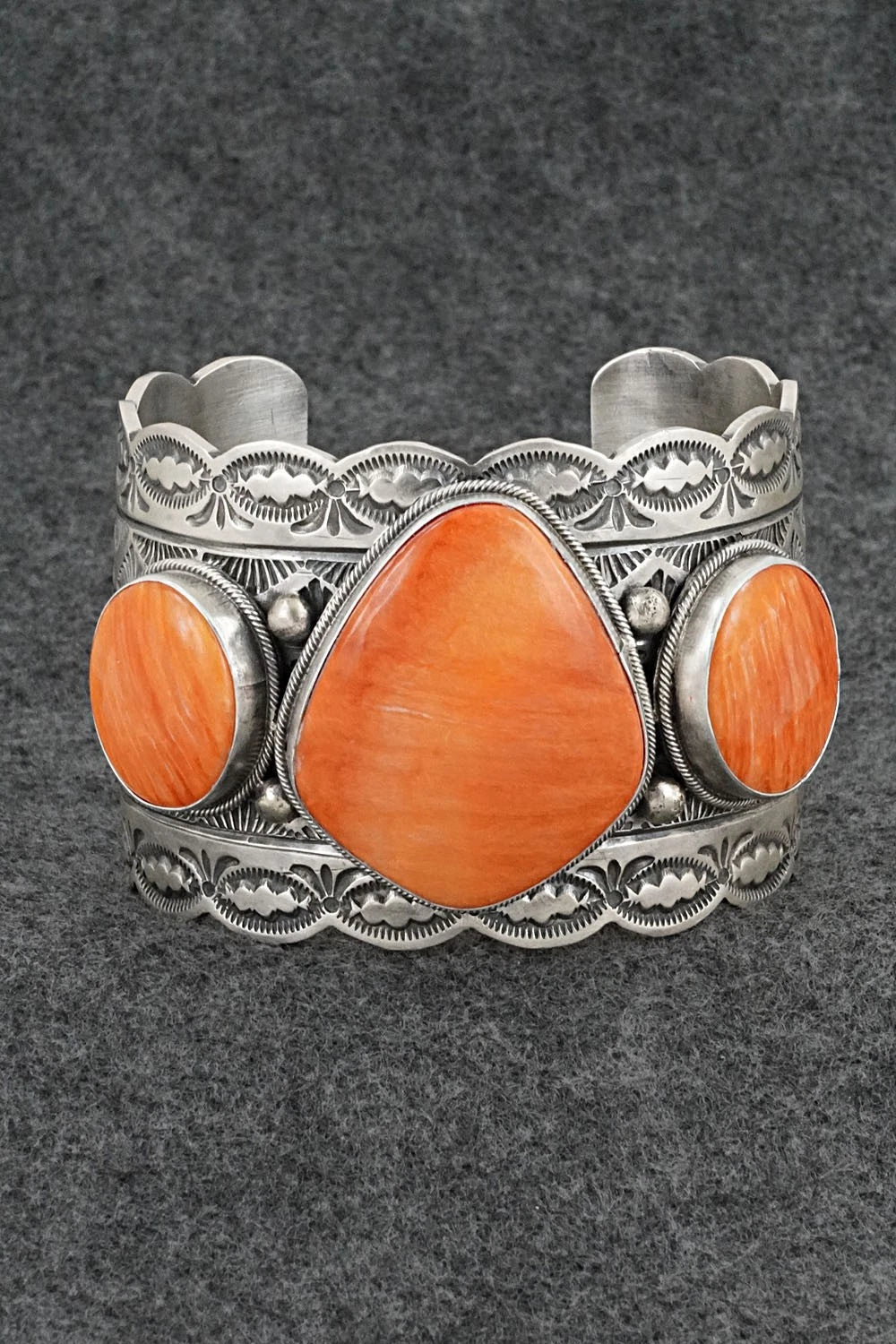 Spiny Oyster & Sterling Silver Bracelet - Mark Yazzie