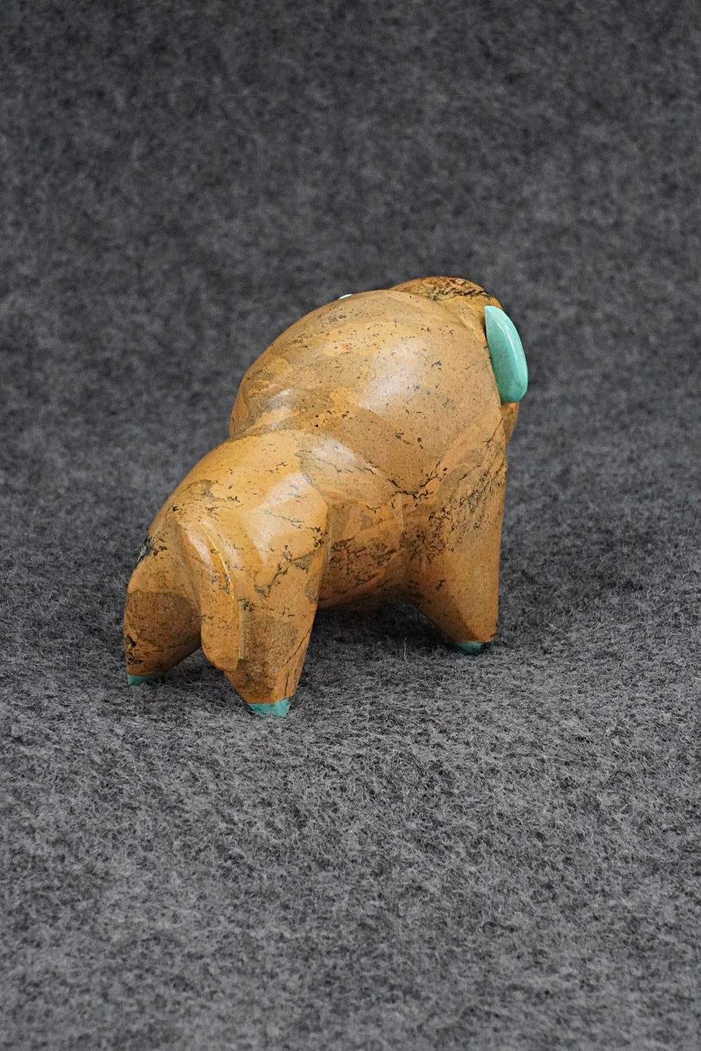 Buffalo Zuni Fetish Carving - Enrike Leekya