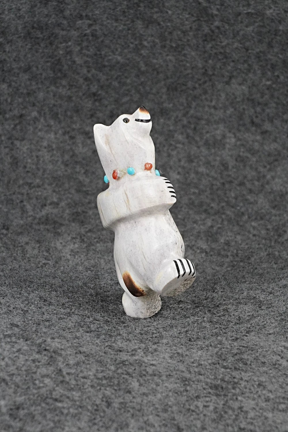 Bear Zuni Fetish Carving - Claudia Peina