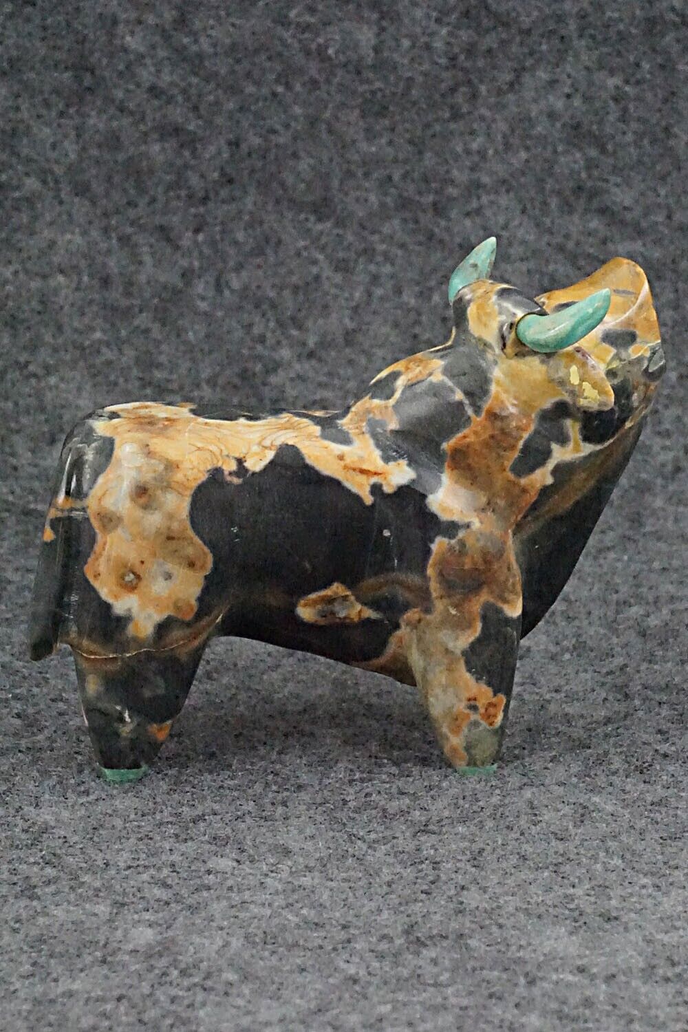 Bull Zuni Fetish Carving - Enrike Leekya