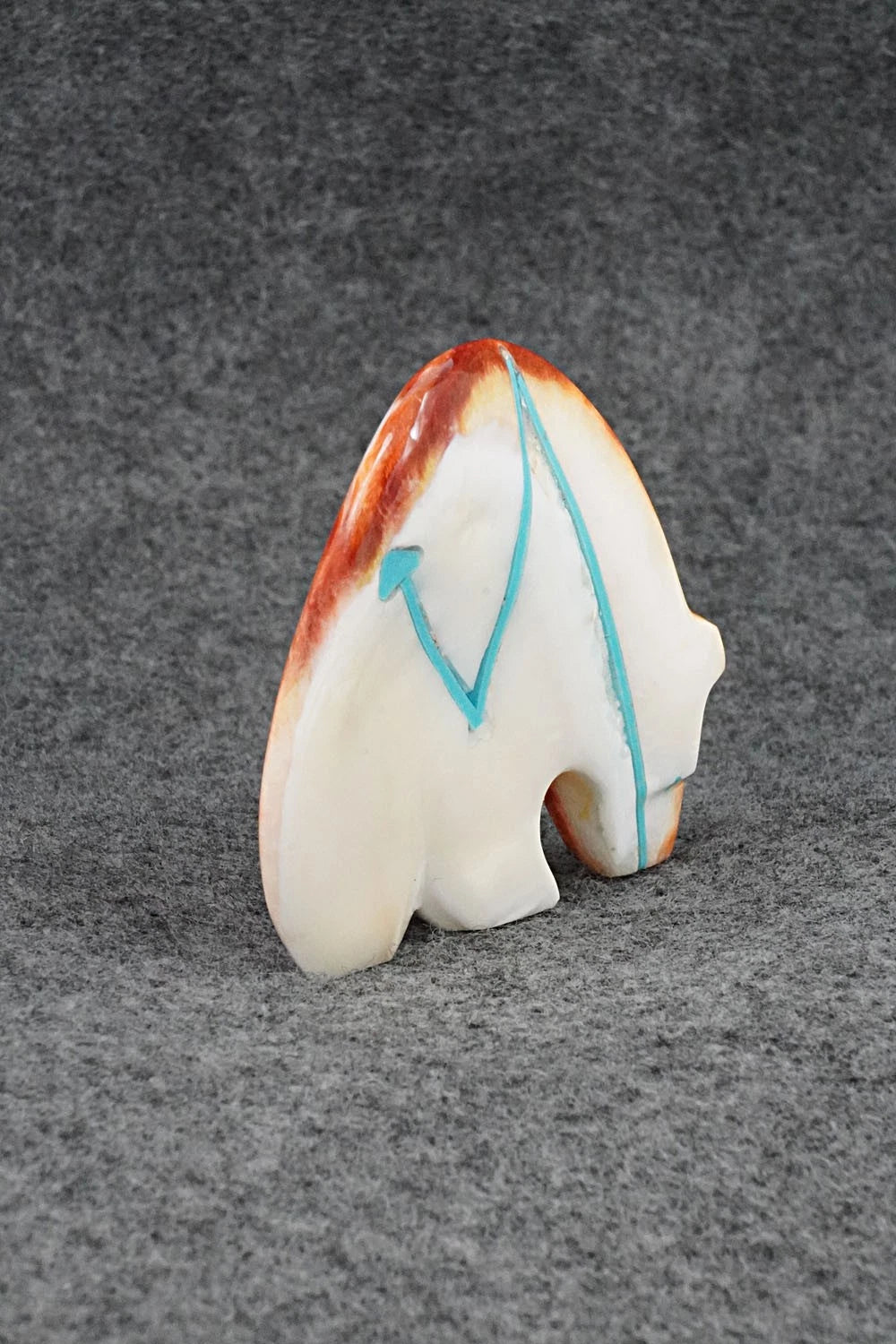 Bear Zuni Fetish Carving - Kenric Laiwakete