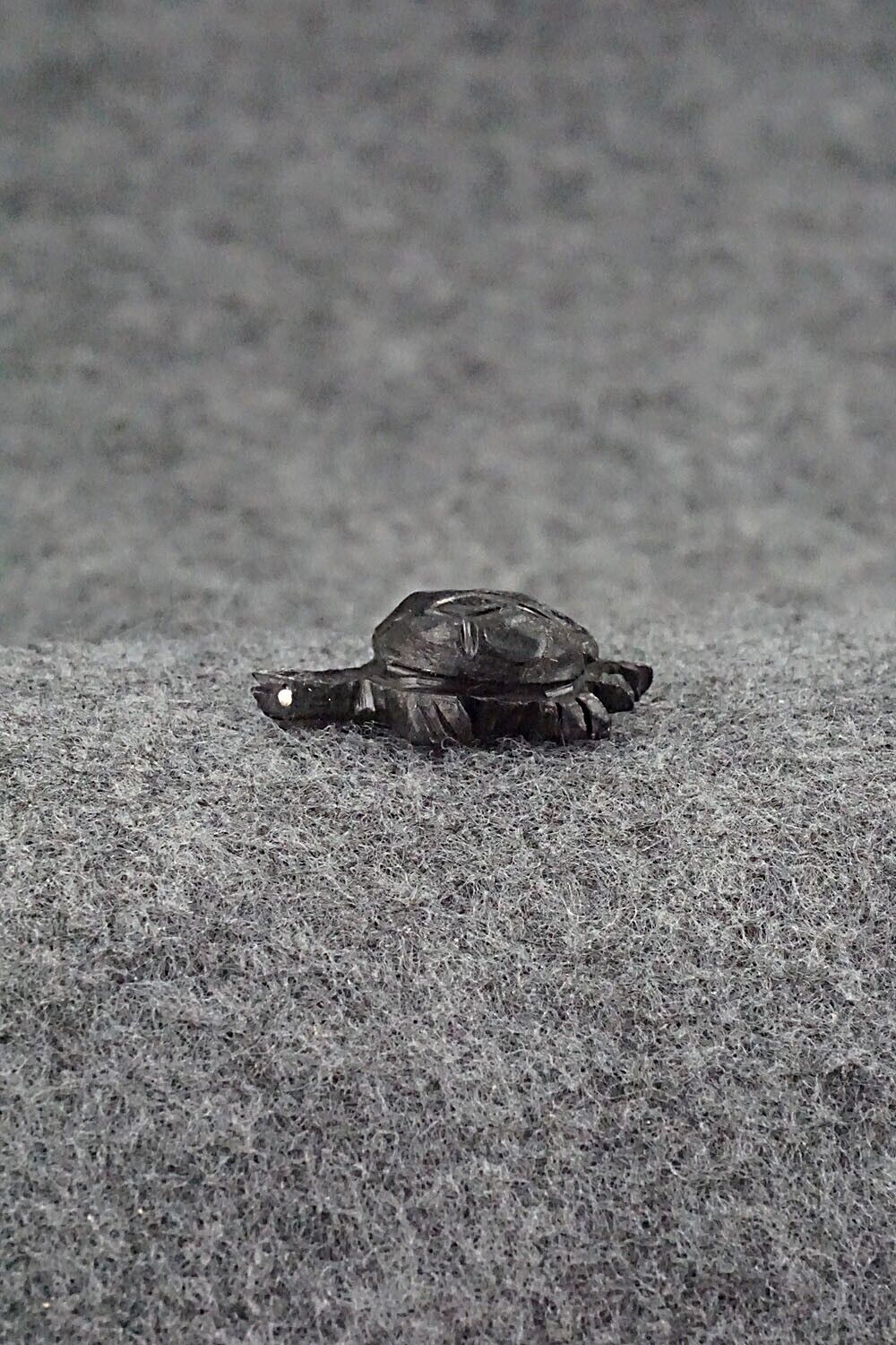 Tiny Turtle Zuni Fetish Carving - Vander Tsethlikai