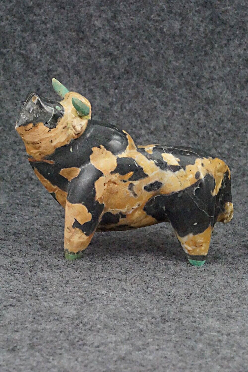 Bull Zuni Fetish Carving - Enrike Leekya