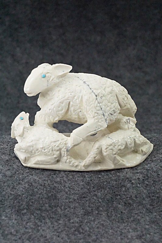 Sheep Zuni Fetish Carving - Derrick Kaamasee