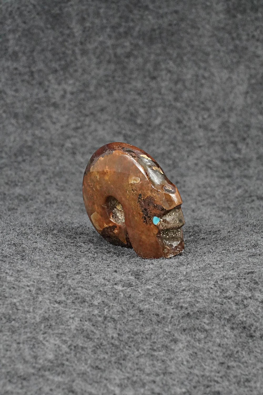 Bear Zuni Fetish Carving - Bernard Laiwekete