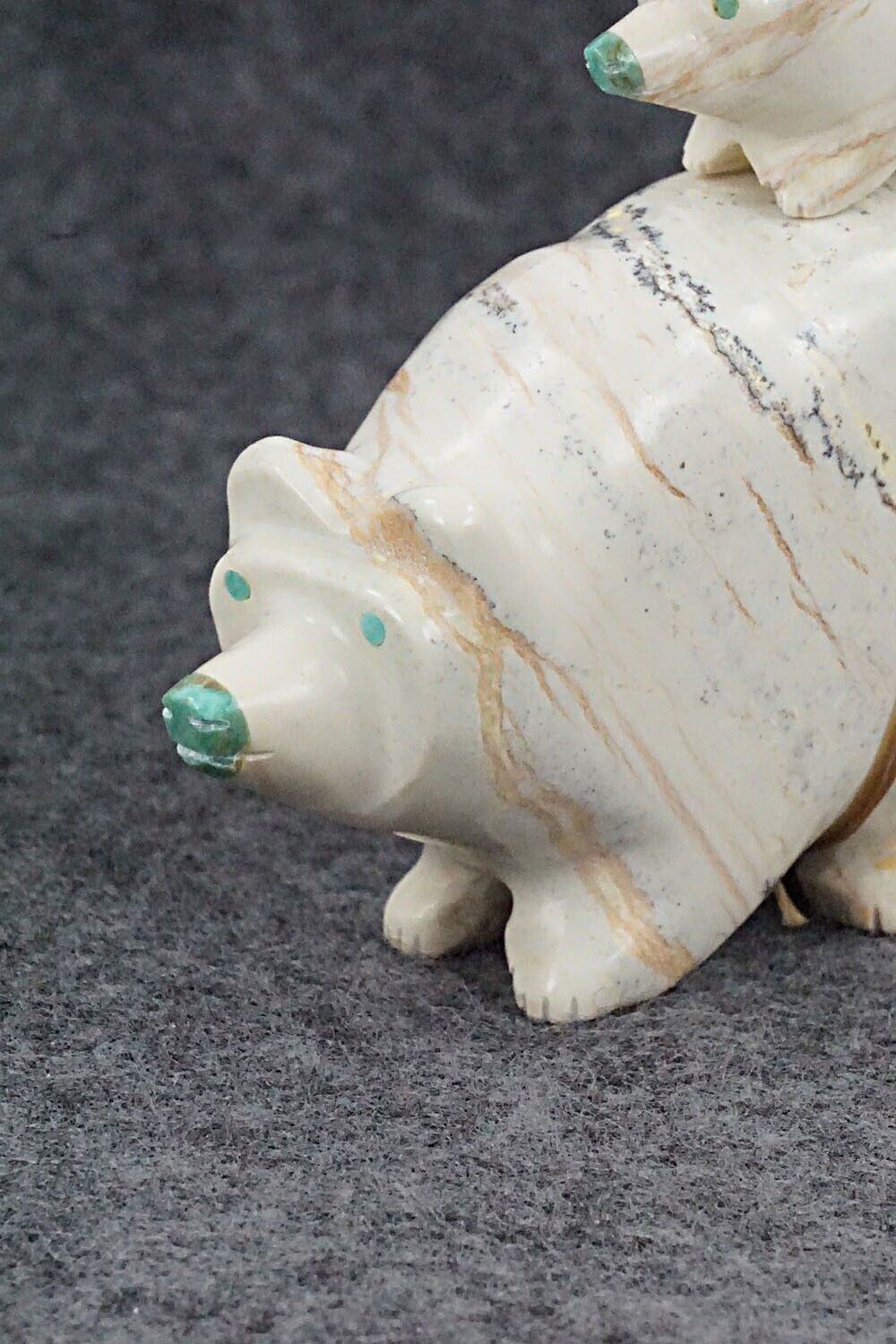 Bear and Cub Zuni Fetish Carving - Enrike Leekya