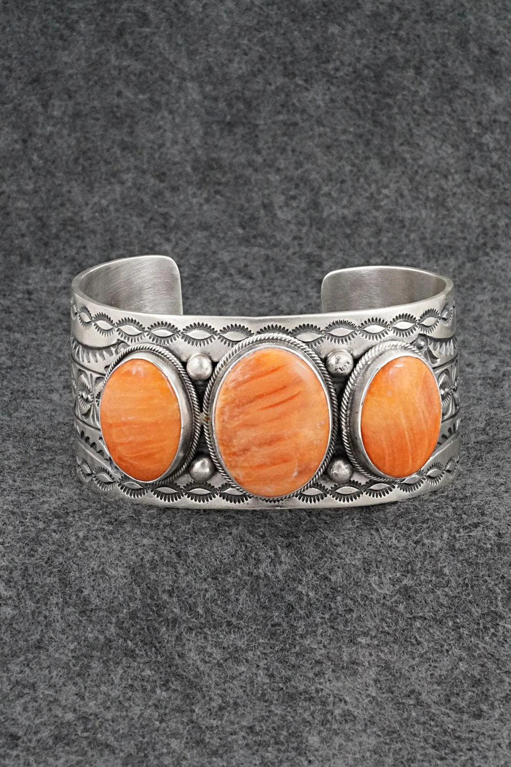 Spiny Oyster & Sterling Silver Bracelet - Mark Yazzie