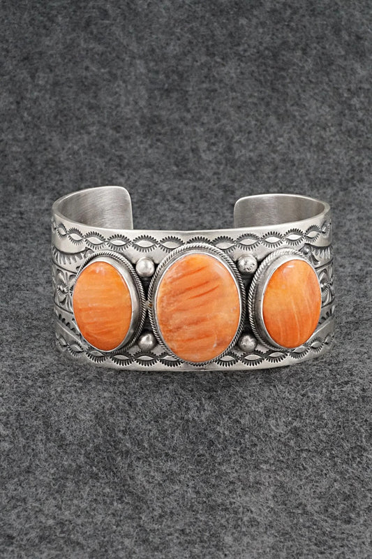 Spiny Oyster & Sterling Silver Bracelet - Mark Yazzie