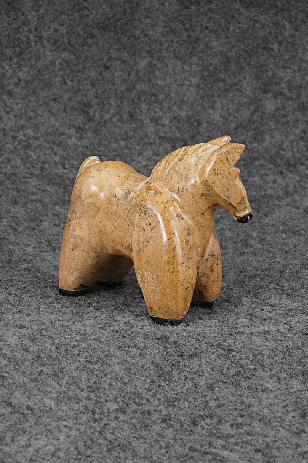 Horse Zuni Fetish Carving - Freddie Leekya