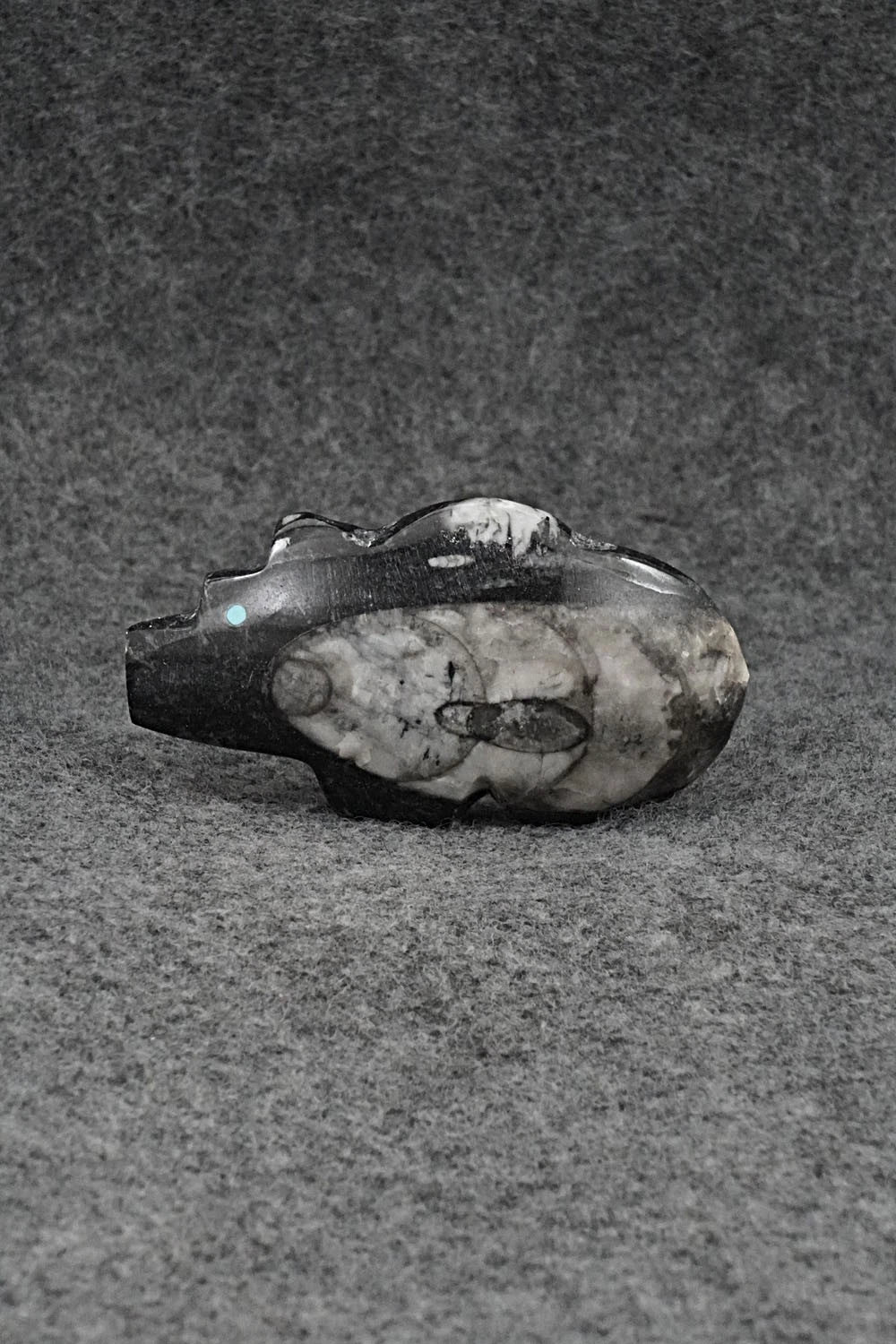 Bear Zuni Fetish Carving - Bernard Laiwakete