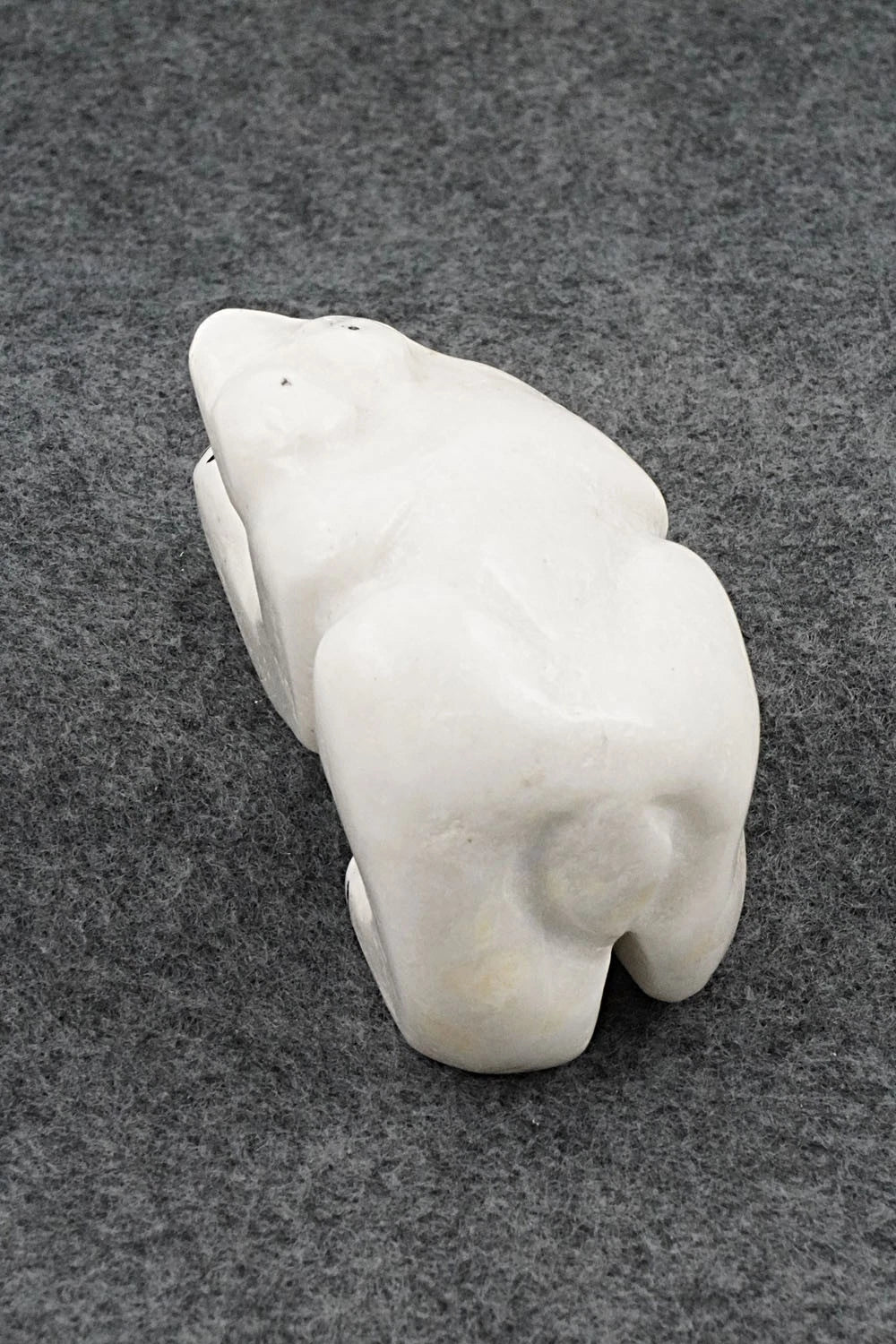 Bear Zuni Fetish Carving - Rick Kallestewa