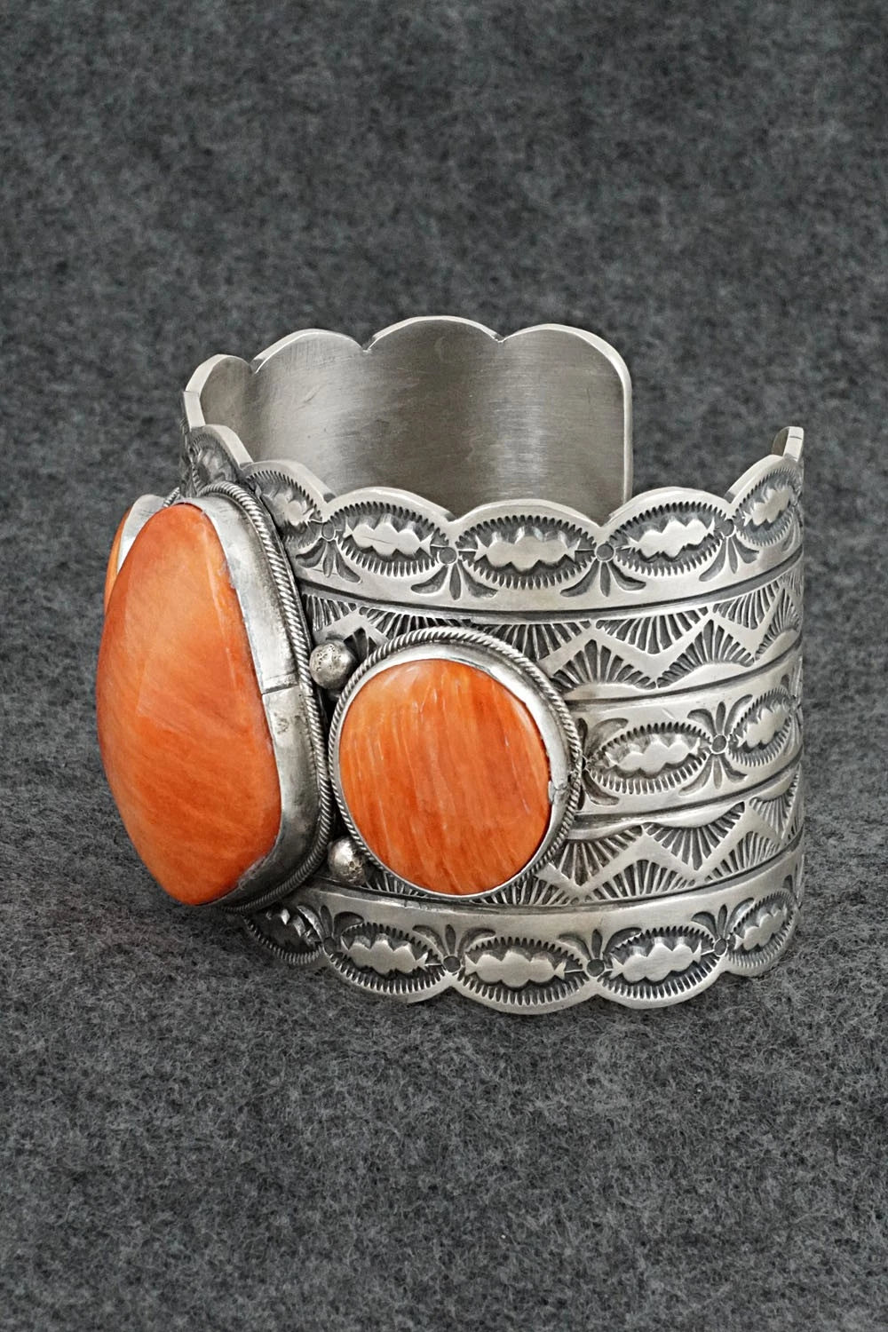 Spiny Oyster & Sterling Silver Bracelet - Mark Yazzie