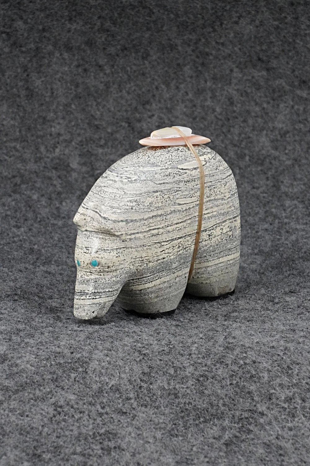 Bear Zuni Fetish Carving - Delvin Leekya