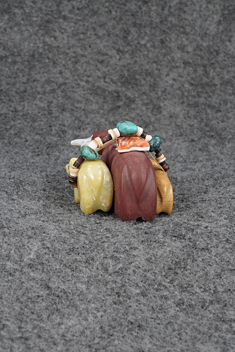 Bear Zuni Fetish Carving - Daisy Rose Leonard