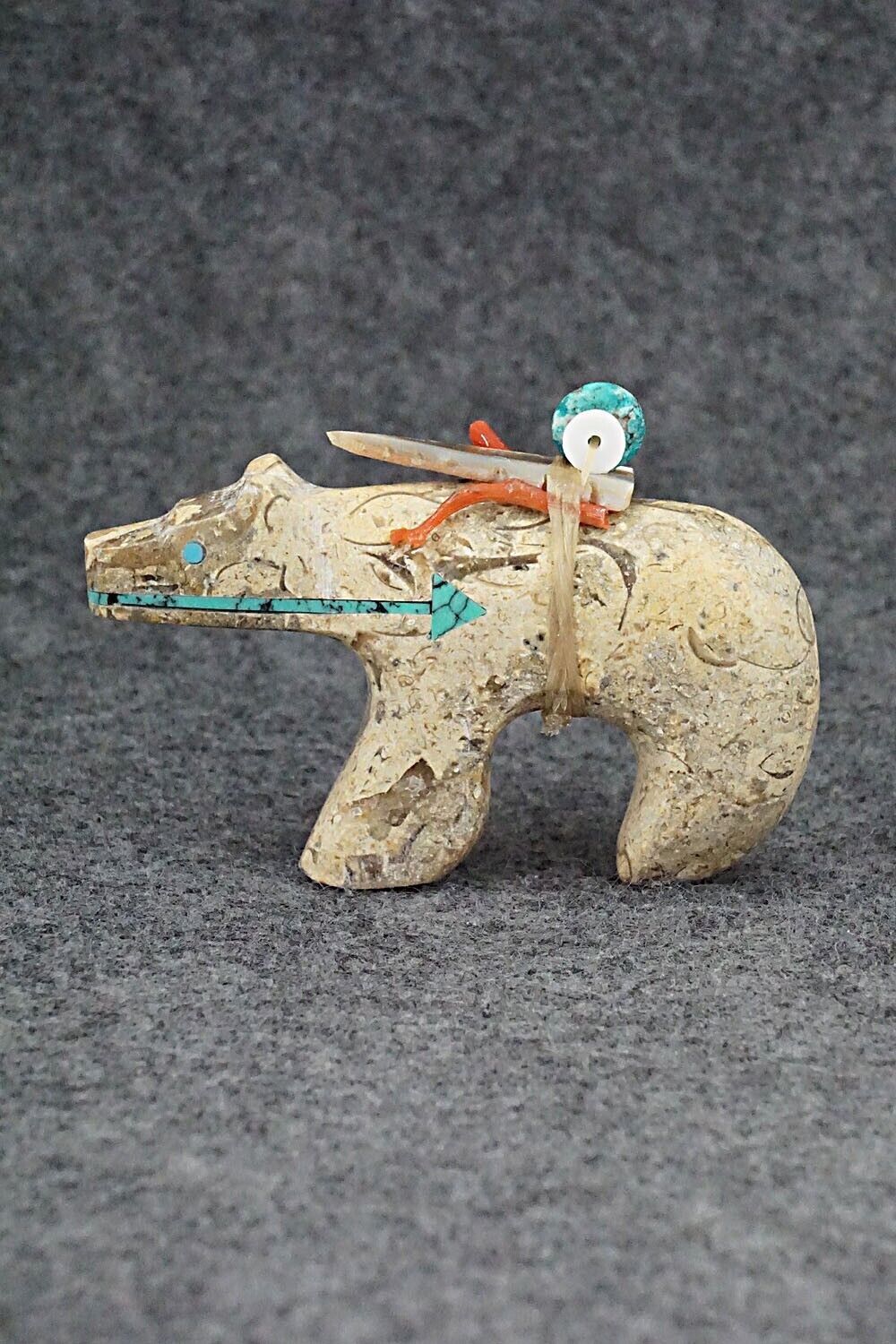 Bear Zuni Fetish Carving - Fernando Laiwakete