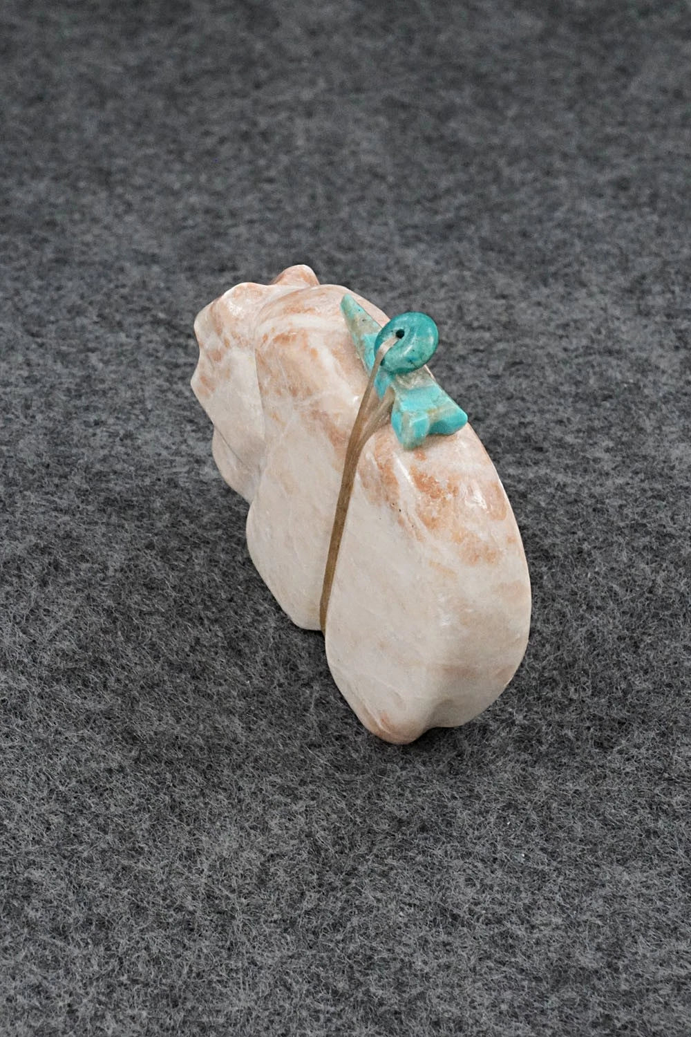 Bear Zuni Fetish Carving - Kinizi Hanawekee