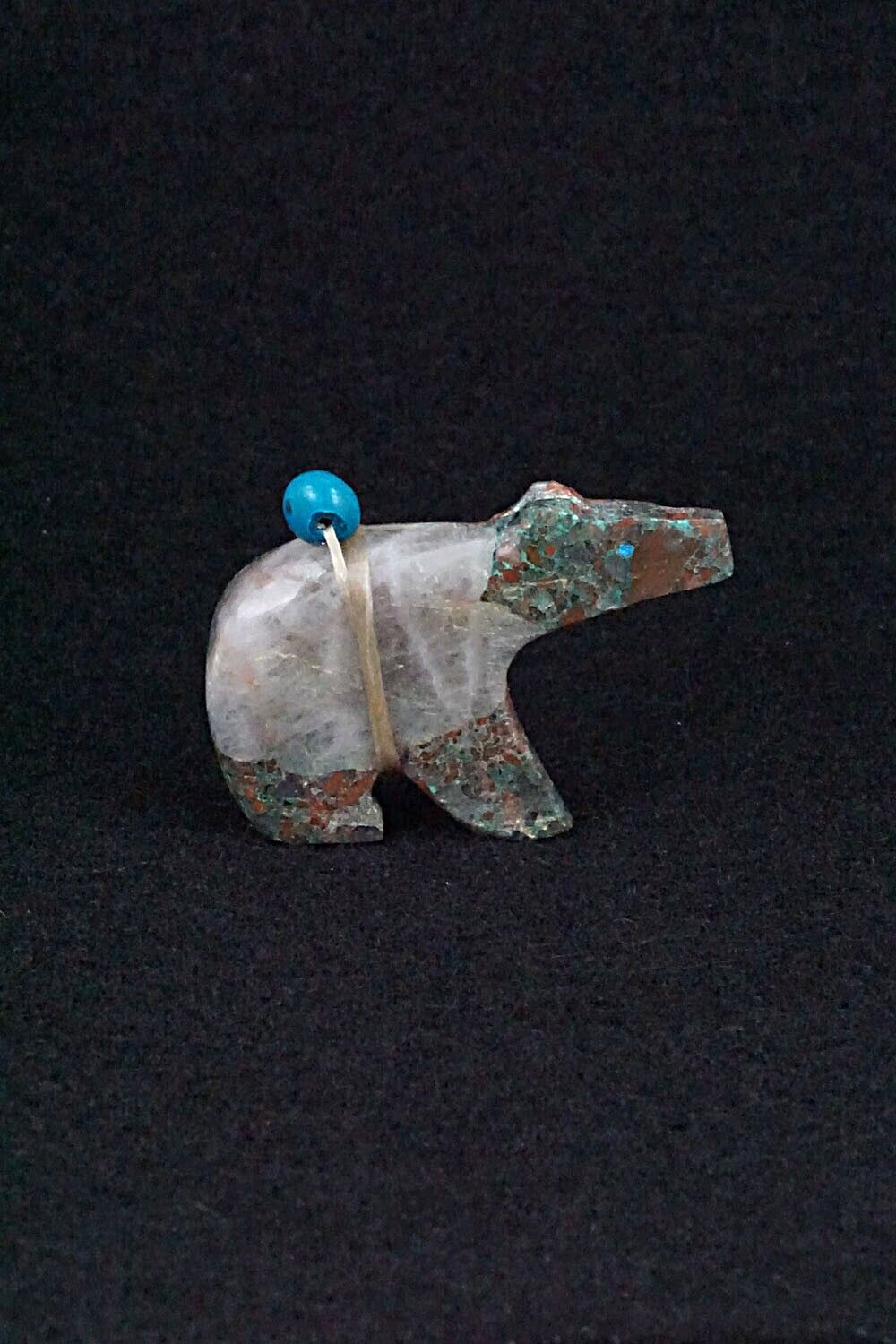 Bear Zuni Fetish Carving - Fernando Laiwakete