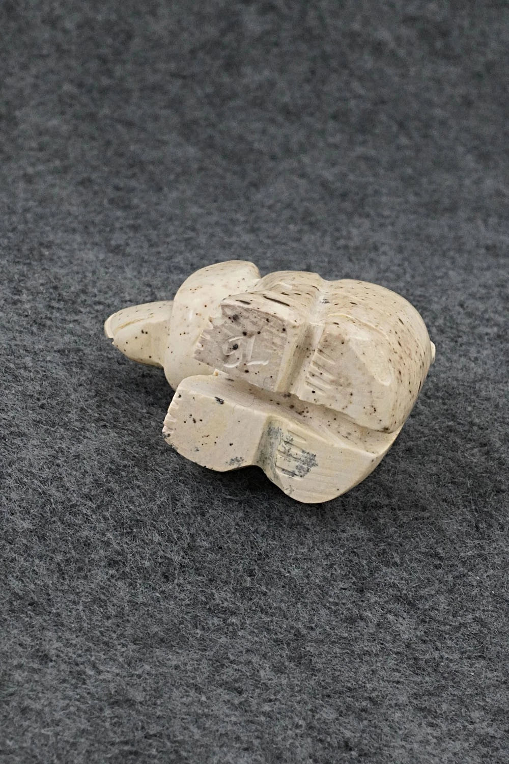 Bear Zuni Fetish Carving - Gilbert Lonjose