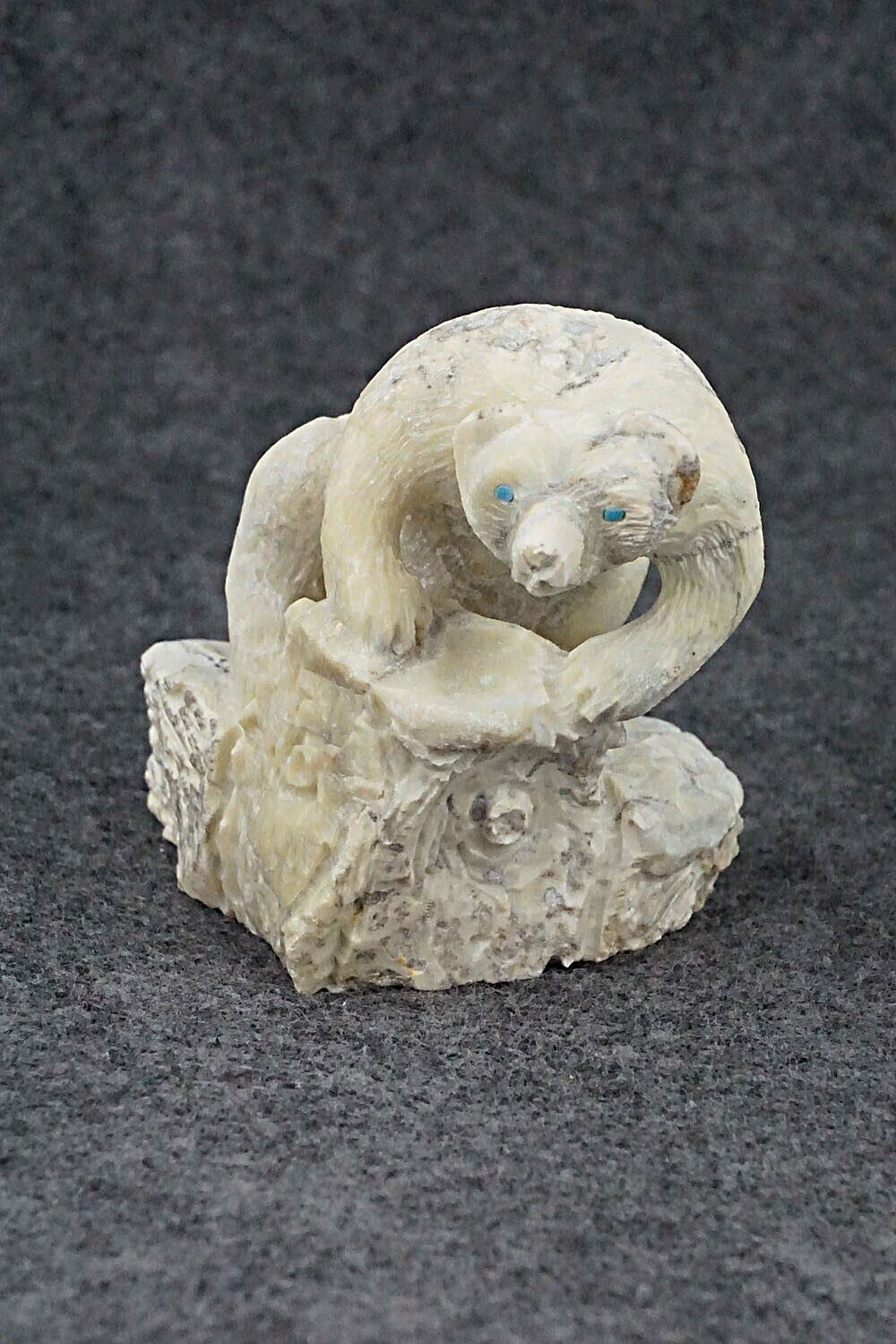 Bear Zuni Fetish Carving - Anthony Mecale