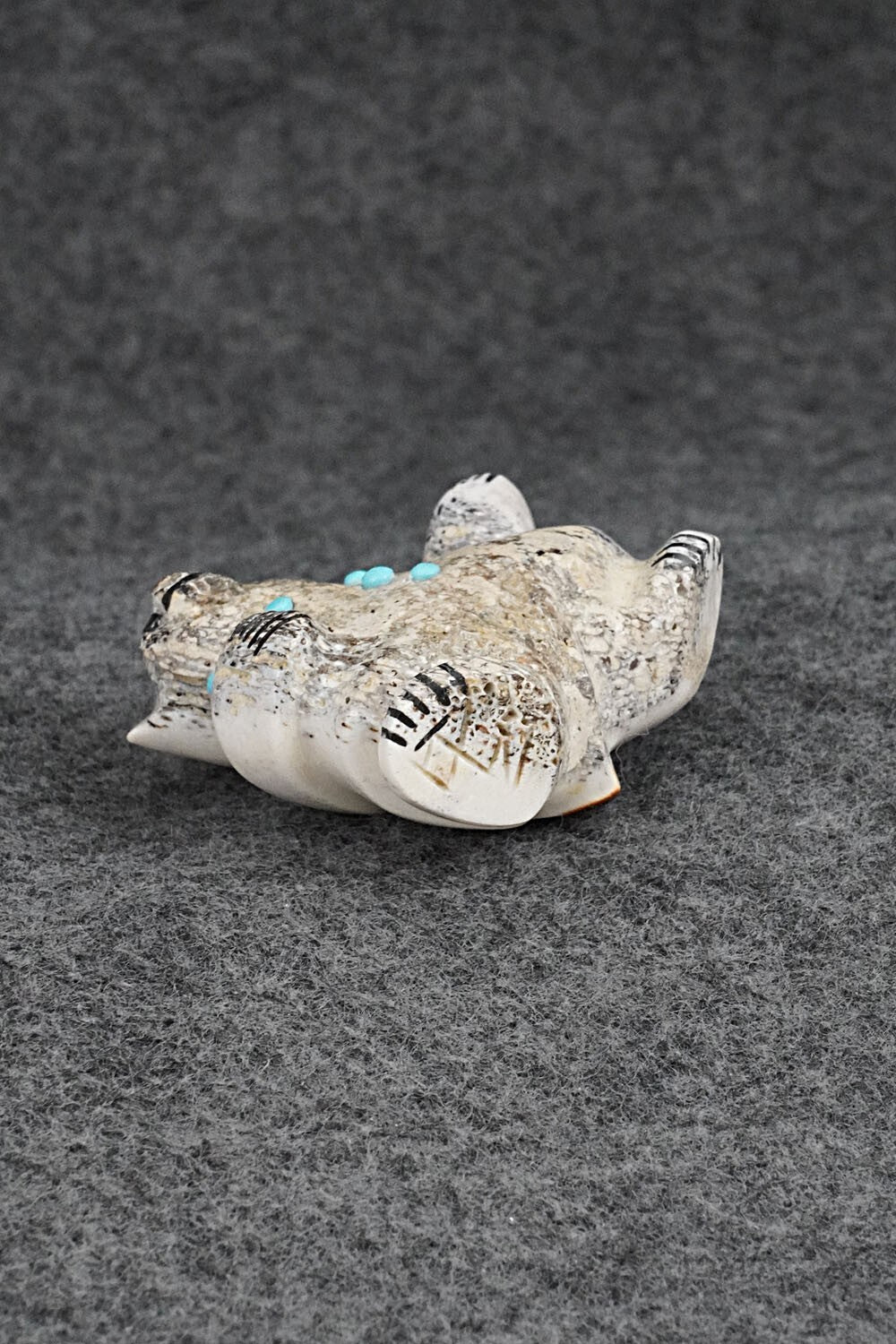 Bear Zuni Fetish Carving - Claudia Peina