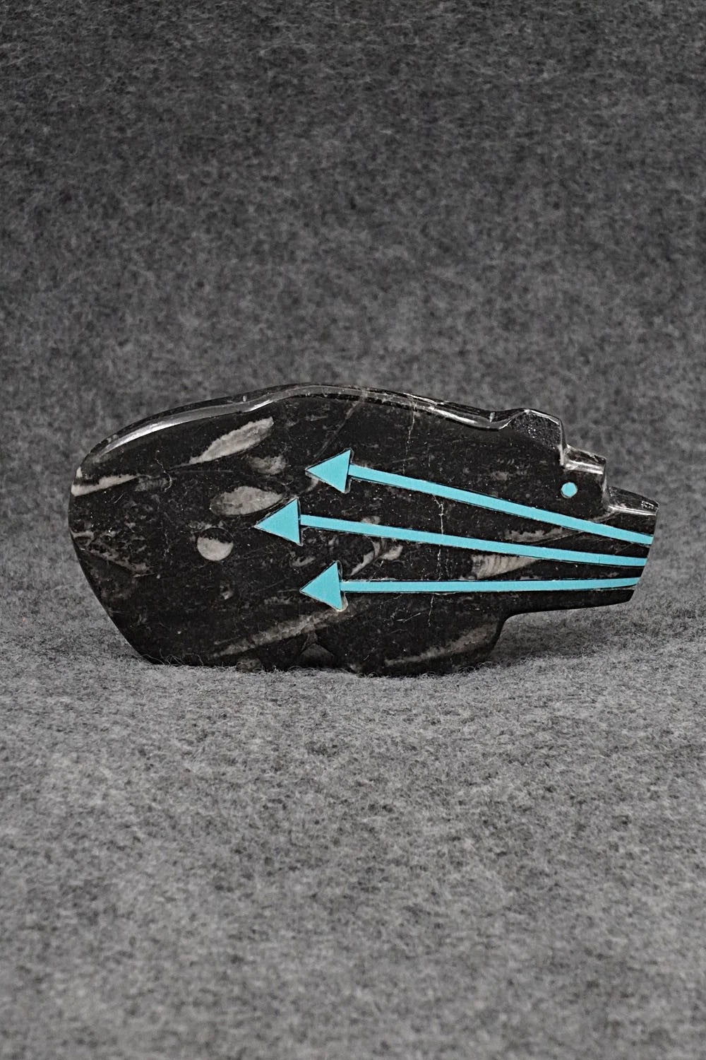 Bear Zuni Fetish Carving - Bernard Laiwekete